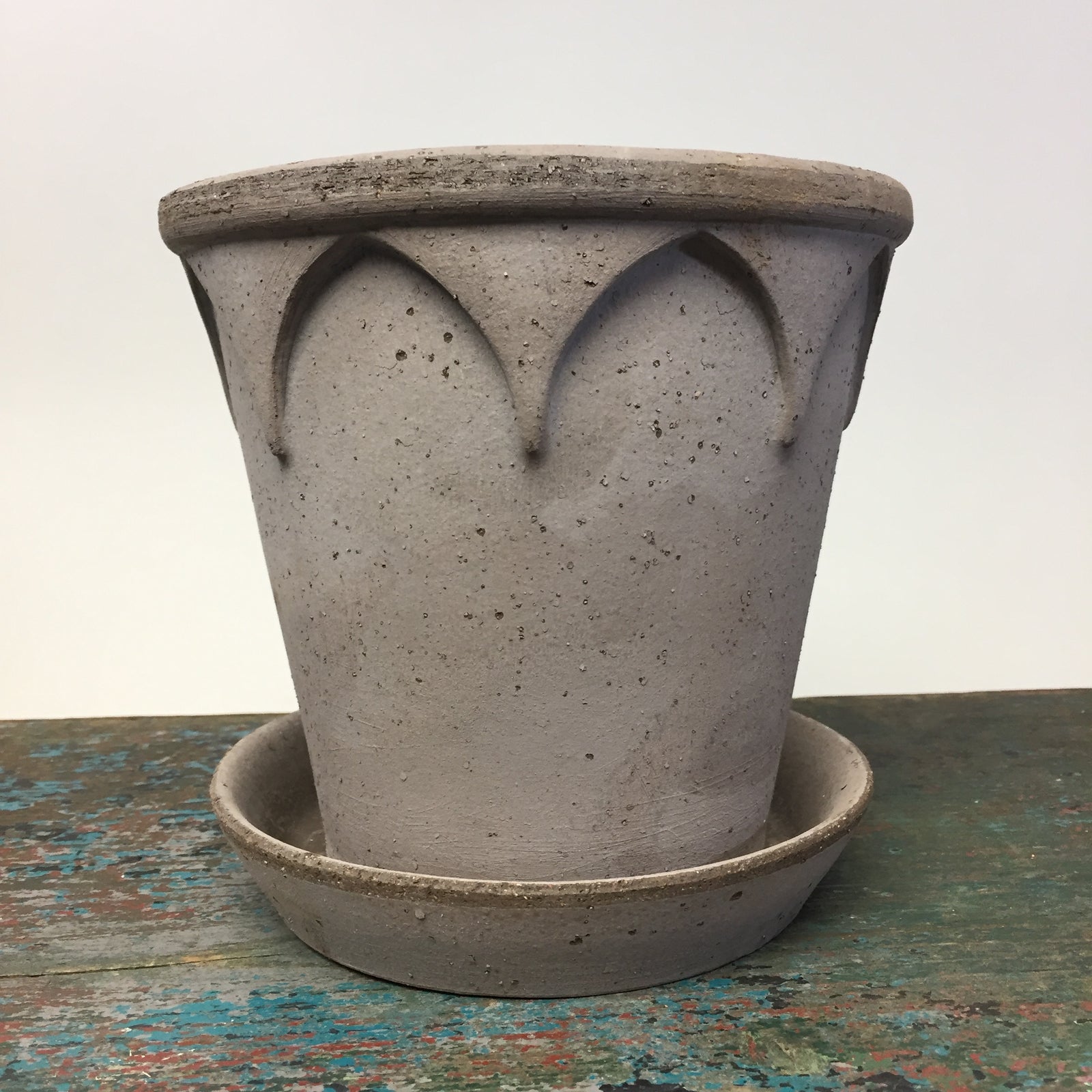 Bergs Elizabeth Pot with Saucer #18 Grey