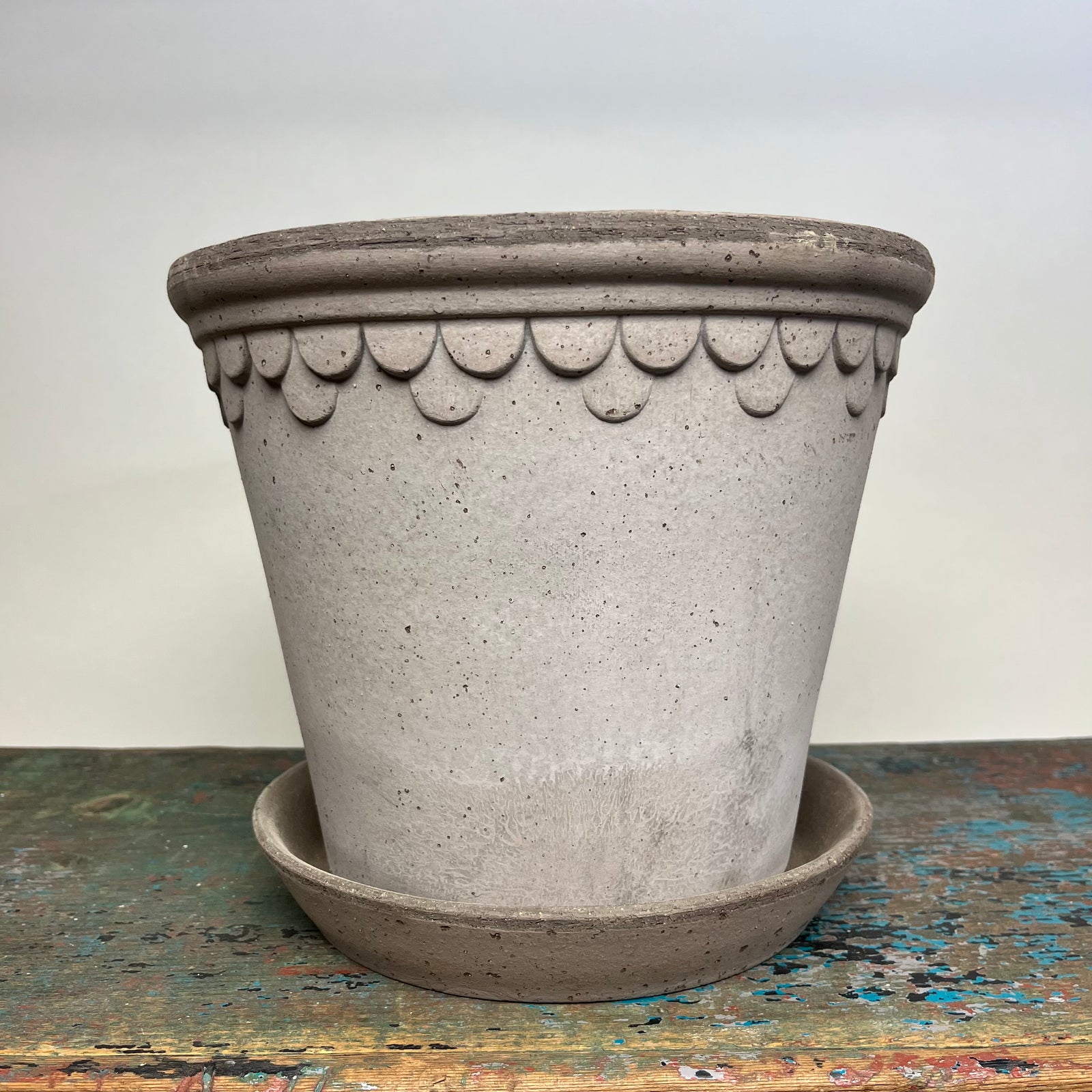 Bergs #25 Copenhagen Pot with Saucer in Raw Grey
