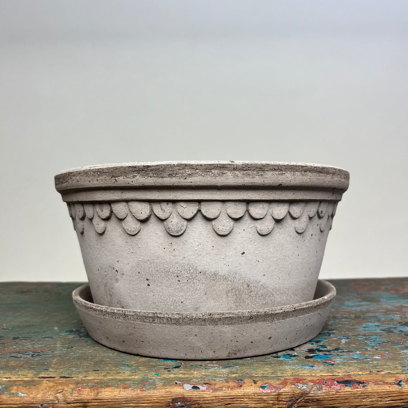 Bergs #21 Copenhagen Low Pot with Saucer in Raw Grey