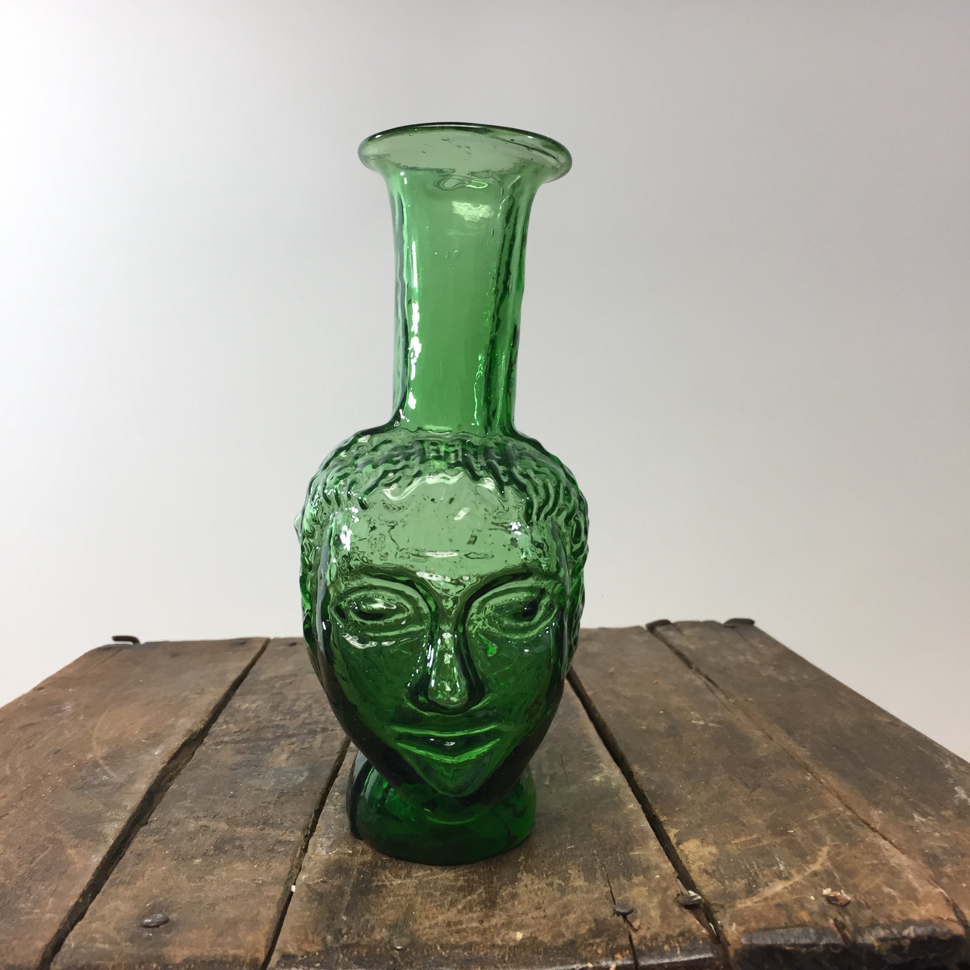 Vase Tete Green by La Soufflerie