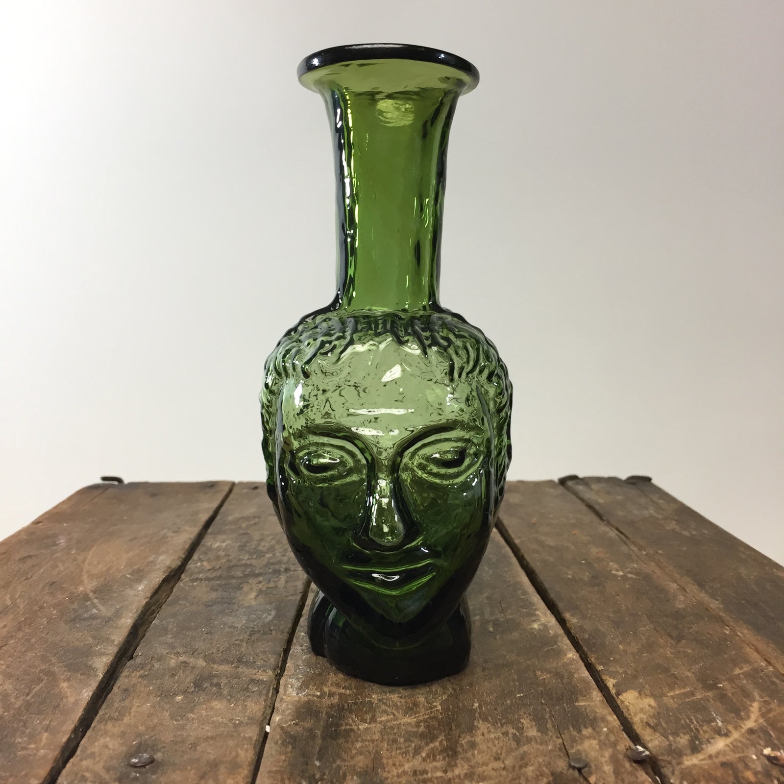 Vase Tete Olive by La Soufflerie
