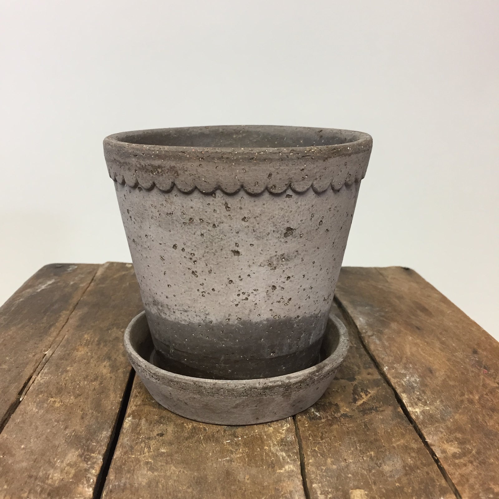 Helena Pot Grey #12 With Saucer