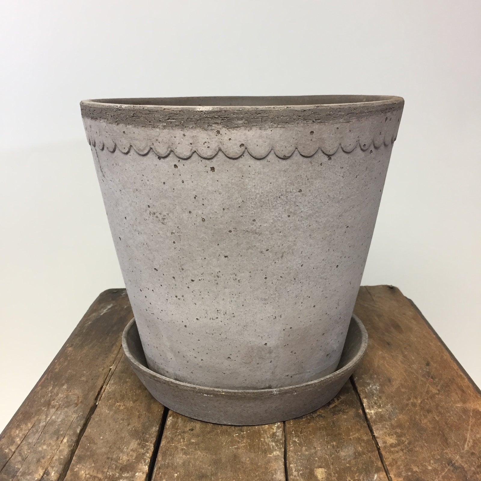 Helena Pot #21 Grey With Saucer