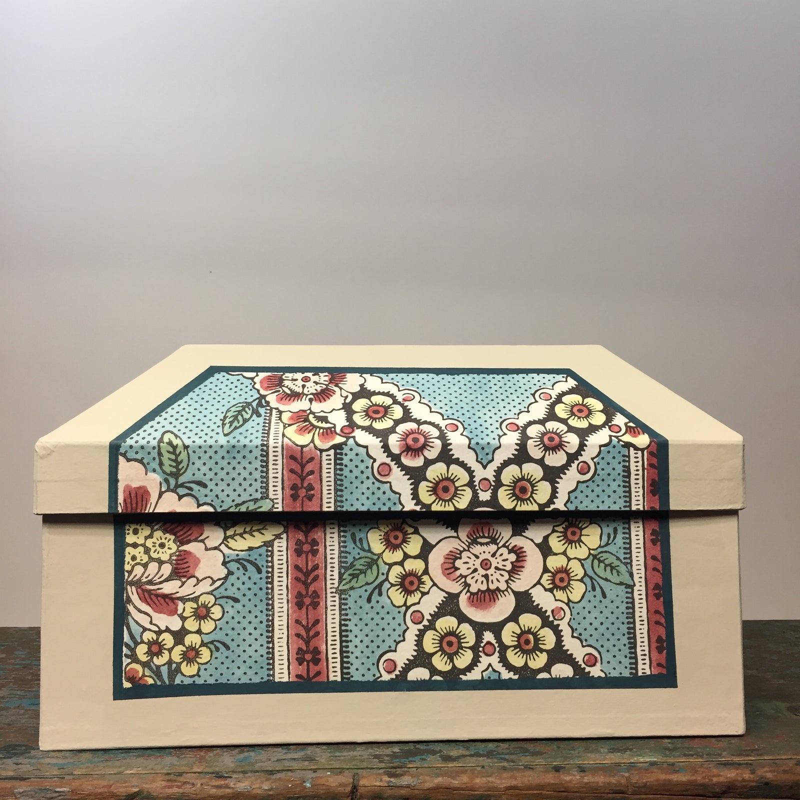 Antoinette Poisson Medium Wedding Box in Guirlandes De Fleurs