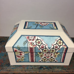 Antoinette Poisson Medium Wedding Box in Guirlandes De Fleurs