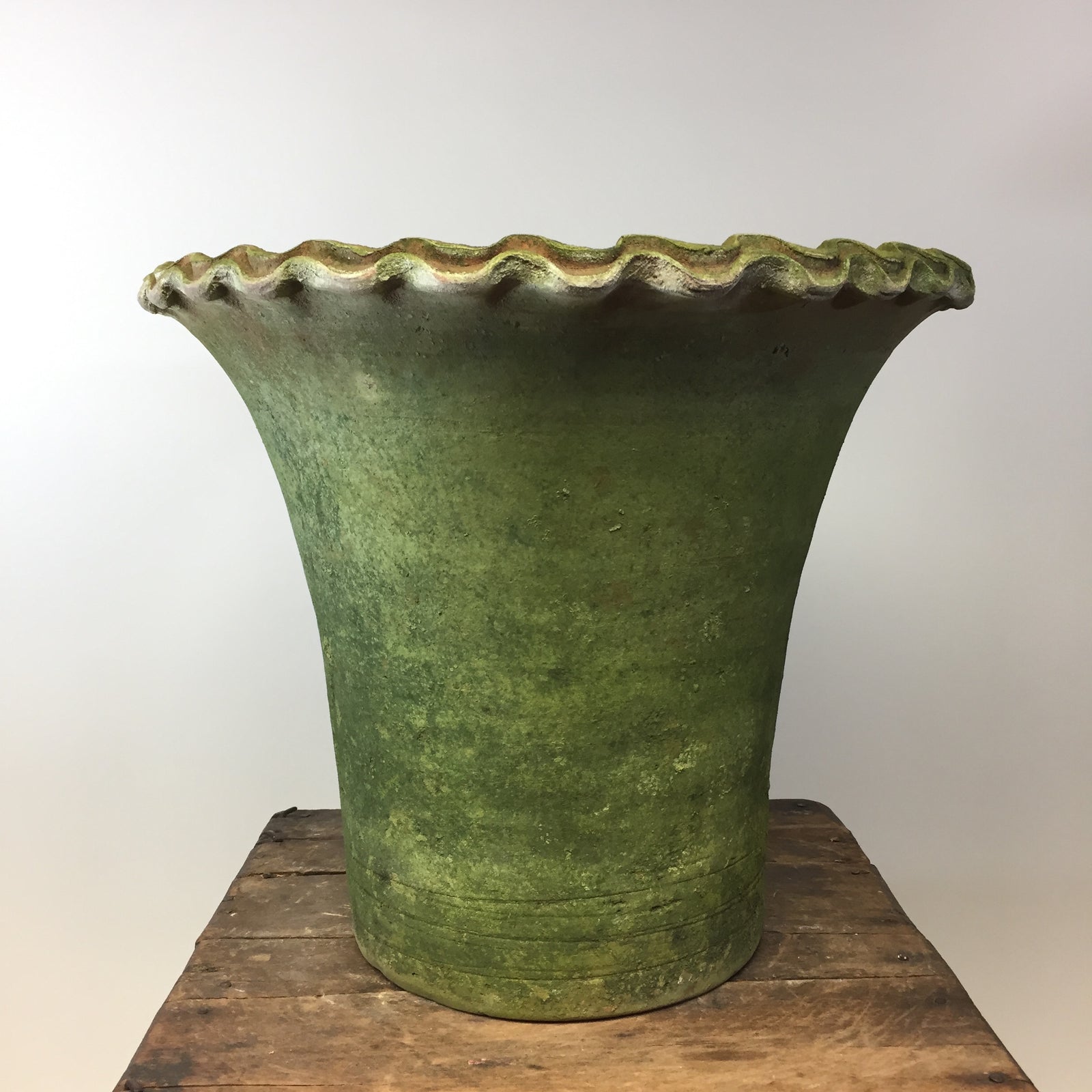 Pie Crust Nursery Planter. Aged Terracotta. 8"