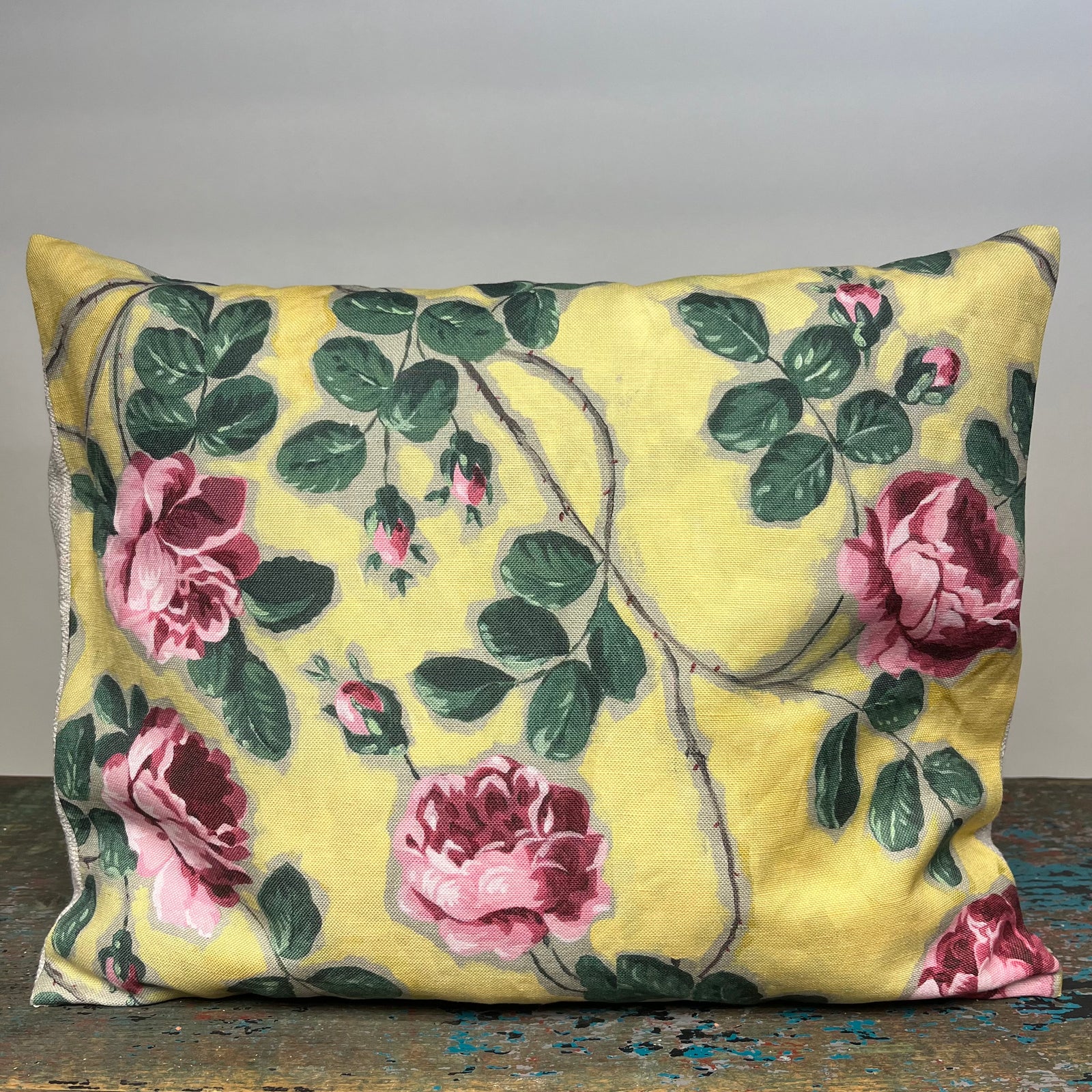 Antoinette Poisson Roses Pompadour 75C (yellow)14" x 18" Pillow